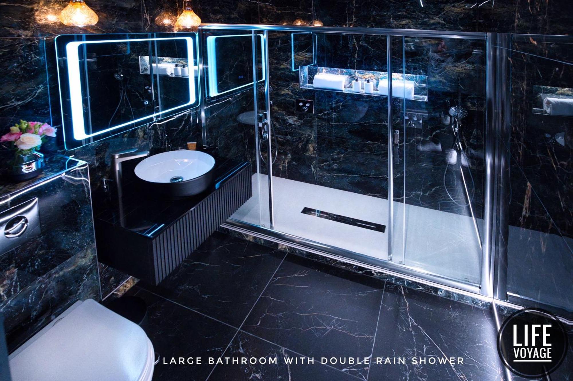 Life Voyage & - Strasbourg's Center Luxury Experience Straßburg
